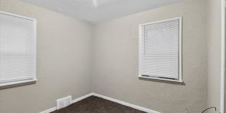 $1050 Charming 2 Bed Home Gallery 9