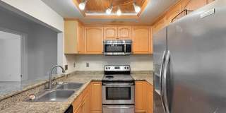 SD: Comfortable 2BD/2BA Condo in Golden Hill with A/C, Reserved Parking & In-Unit Laundry Gallery 1