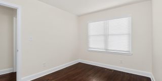 Charming Two Bedroom Duplex in Commonwealth Park! Gallery 8