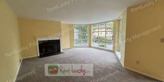 Gorgeous 2 Bedroom Condo with Secured Parking in Unbeatable Bellevue Location!! Gallery 7