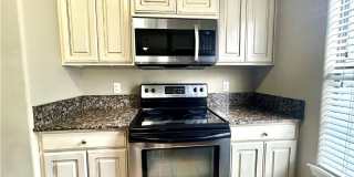 Craftsman style 3 bedroom 2 bath Home - Avail NOW! Gallery 10