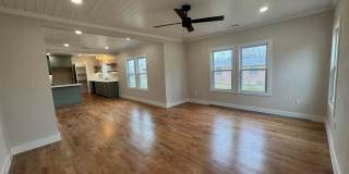 911 N Spring Street Gallery 1