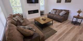 Room in 6 Bedroom Home in Decatur Gallery 1