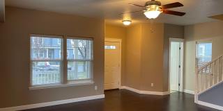 Very Nice 3 Bedroom 2.5 Bathroom  ***2021 Sq. Ft Living Space***Located in Central Point with a Large Bonus Room Gallery 6