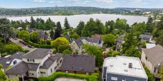 Historic Laurelhurst Home ~ Quiet Neighborhood~ Stunning Water View! 4 Mins to U Village/UW Historic Laurelhurst Home ~ Quiet Neighborhood~ Stunning Water View! 4 Mins to U Village/UW Gallery 32