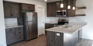 Spacious Springville Townhome Gallery 6