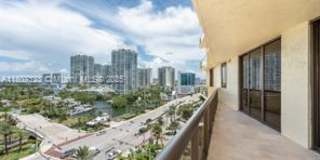 16275 Collins Avenue Gallery 33