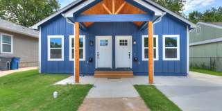 Cute as can be duplex in desirable Heights. Gallery 1