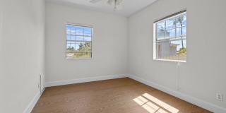 2528 1/2 Military Ave Gallery 4