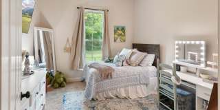 3 Bedroom Home In University Villas| Community Pool | Gated Community Gallery 5