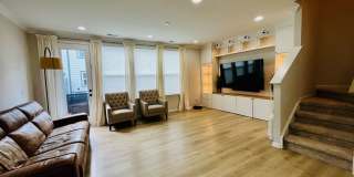 Beautiful 4BR Townhouse in Ballantyne Gallery 25
