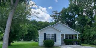 3 BD, 2 BA House: Freshly Painted + New Flooring + Available Now! Gallery 1