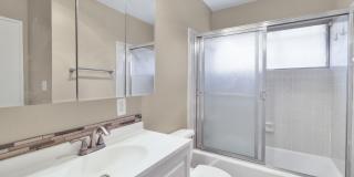 Victorville Green Tree Home- Refurbished 4 Bedrooms, 2 Bathrooms, New Paint, Gallery 9