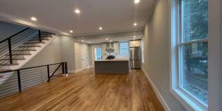 Gorgeous 4 bed in Brookline Village Gallery 12