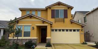 Lovely 4 Bedroom Home With Easy Landscaping And Beautiful Interior Gallery 1