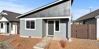Modern 3 Bed/2 Bath Single-Level Home with Open Living - Redmond Gallery 1