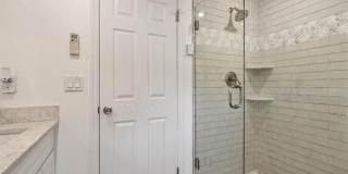 542 Nagle Street Gallery 15