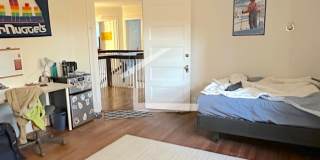 Gorgeous modern entire home perfect for large student groups available 9/1/2027 Gallery 26