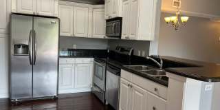 Georgeous College Town 2/2 split floorplan Gallery 3