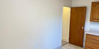 Updated 3-bedroom, 1 bath triplex in Springfield! Gallery 23