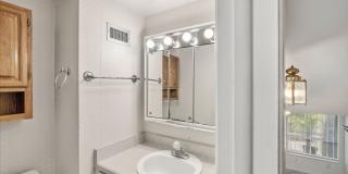 Charming 2-Bedroom Townhome in South Tampa — $500 off Move-In Special! Gallery 6