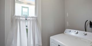 4 BED/1 BATH IN NEWARK Gallery 9