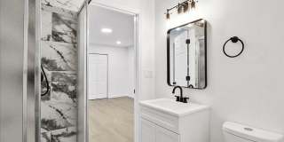 Room in 4 Bedroom Home at Fair St SW Gallery 5