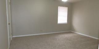 South Tyler! 3 Bedroom, 2 Bath Duplex w/Garage Gallery 17