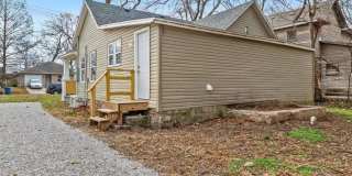 2 bedroom | 1 bathroom | Remodeled | Quiet street | Pets welcome! Gallery 15