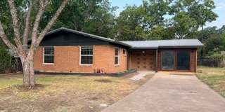 Recently Renovated 4/2 Home in South Austin with Huge Yard Recently Renovated 4/2 Home in South Austin with Huge Yard Gallery 1