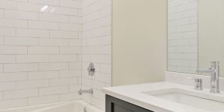 Pet Friendly 3 Bed 2 Bath Condo Quality Apartment with Private Roof Deck in Roscoe Village Gallery 11