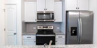 BEAUTIFUL 2 Bedroom Townhome in MIDLAND AVAILABLE JUNE 2026 Gallery 9