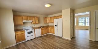 Newly Renovated - 2 Bedroom, 2.5 Bath Townhome Near Med Center - Available 08/05! Gallery 3