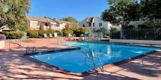 1 Bed/1 Bath Condo With Bonus Room Gallery 1