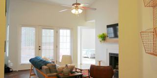 Stunning, Modern 2 Bed, 2 Bath with Office in Woodcroft! Gallery 4