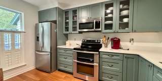 Available 8/1. Beautiful FURNISHED End-Unit Townhome in Central Mt Pleasant! Gallery 5