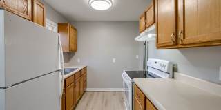 2 Bedroom With Oversized Garage & Prime Location Near 90th & Blondo!! Gallery 7