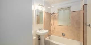 1570 Buena Vista Ave #1 - 1 bedroom | 1 bathroom Gallery 7