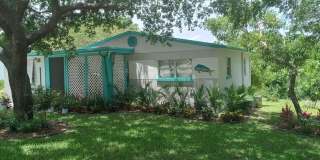 1933 NE Lake Place Gallery 1