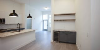Luna Upper Westside Gallery 79