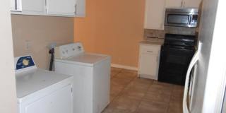 Spacious 2 story Townhouse with Community Pool Gallery 4