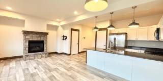 Central 4 Bedroom Condo Gallery 1