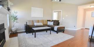 Pet Friendly Three Bedroom with Bonus! Gallery 5