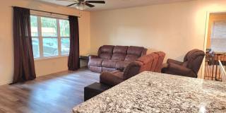 4 Bedroom Home with Large Family Room, Huge Fenced Yard, Workshop & Pool Gallery 6
