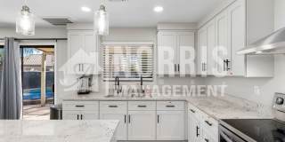 Beautiful Large Furnished Home w/A Pool Gallery 9