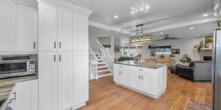 110 CARLYLE CIRCLE Gallery 19