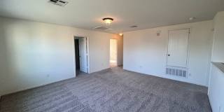 NorthPark / Taylor, TX / 4 bedrooms / Approx 2932 sq. ft. / Refrigerator / Washer & Dryer / New Carpet & Paint Gallery 12