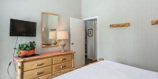 Move in Special! Keystone 2 bed/2bath! Plus Bonus Room  Pool and Hot Tubs!  BIKE STORAGE! Gallery 19
