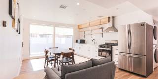 1607 W 35th Place - Co-Living Gallery 6
