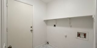 Beautiful 3/2 Available for Immediate Move In! Gallery 23